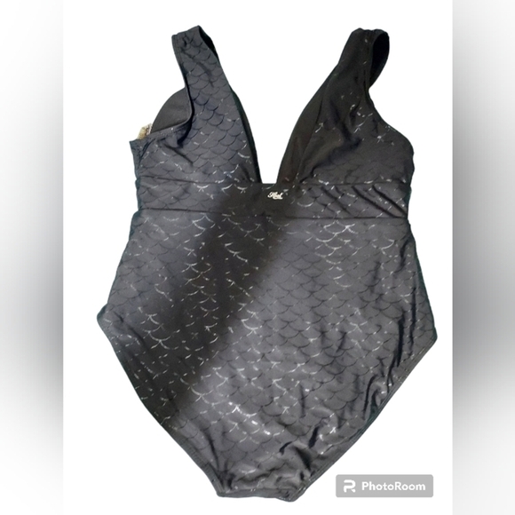 Heat XL One piece swim suit plunge 80%nylon 20%spandex - Picture 6 of 12